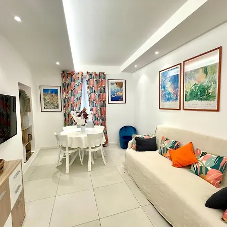 Appartement Le Cap, Beau Trois Pièces Au Coeur De La Vieille