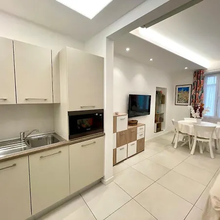 Le Cap, Beau Trois Pièces Au Coeur De La Vieille