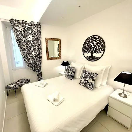 Le Cap, Beau Trois Pieces Au Coeur De La Vieille