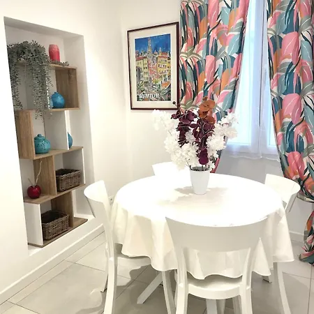 Apartment Le Cap, Beau Trois Pieces Au Coeur De La Vieille *